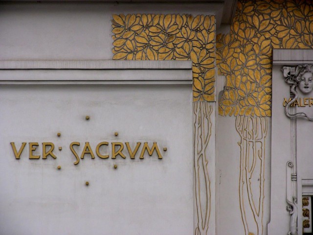 Il Ver Sacrum sulla facciata del Palazzo della Secessione a Vienna